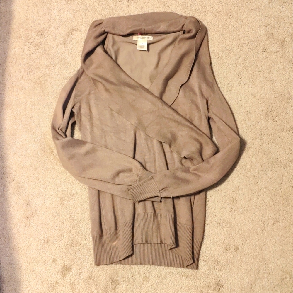 Cold shoulder long sleeve